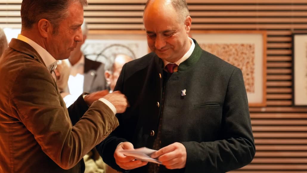 Johannes Wegmann und Florian Reinthaler im Gespräch bei der Eröffnung